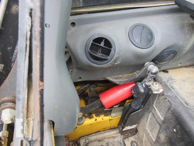 new-holland-c232-image-8