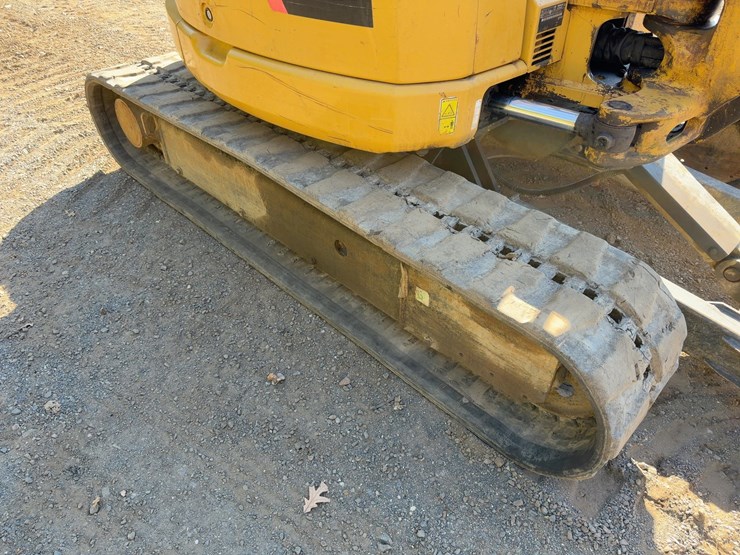 2014-caterpillar-305-image-18