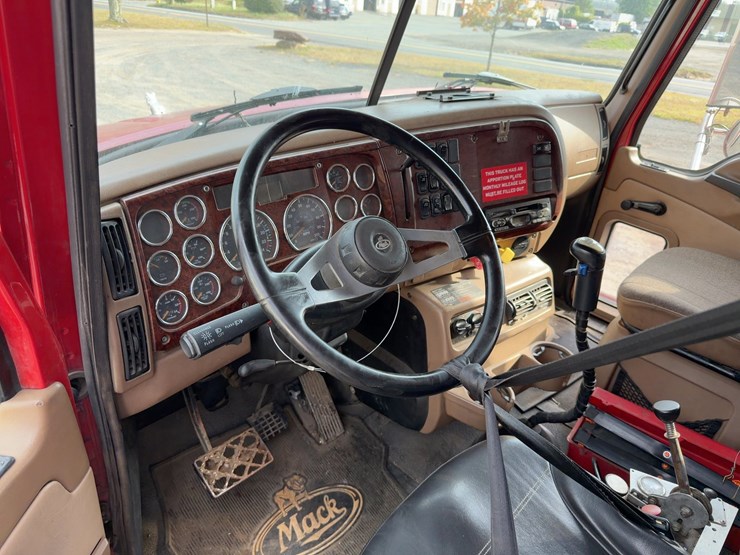 2005-mack-granite-cv713-image-25