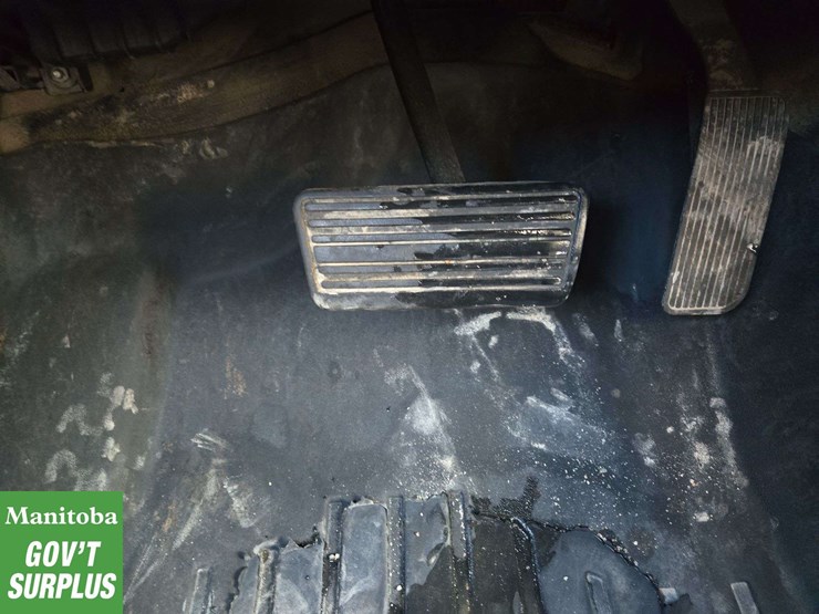 2015-chevrolet-3500-image-28