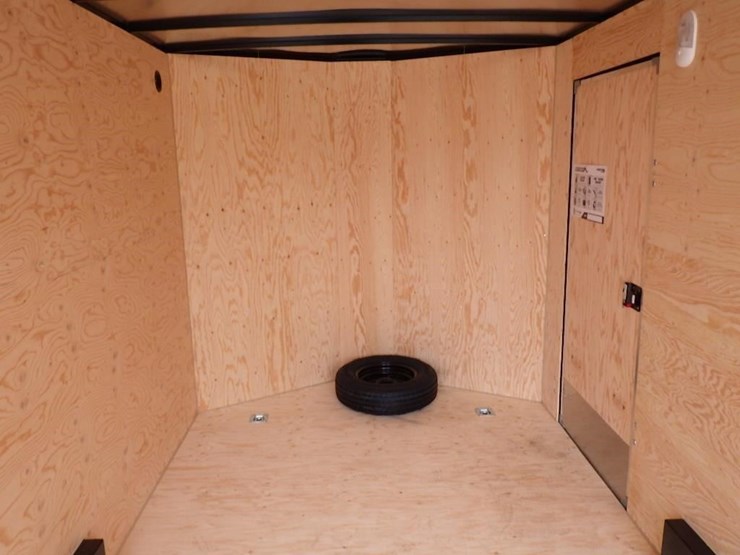 2027-royal-lcht35-7.516v-86-t/a-enclosed-trailer-image-17