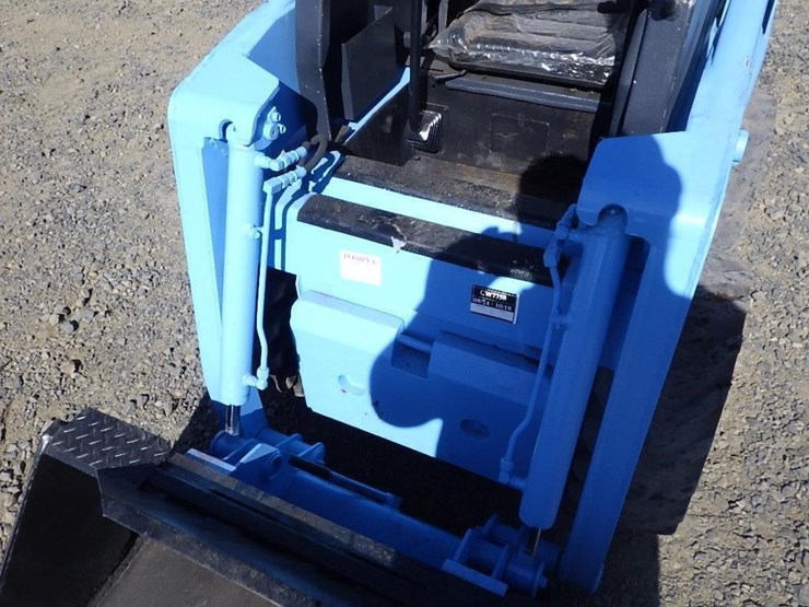 tcm-604-skid-steer-loader-image-10
