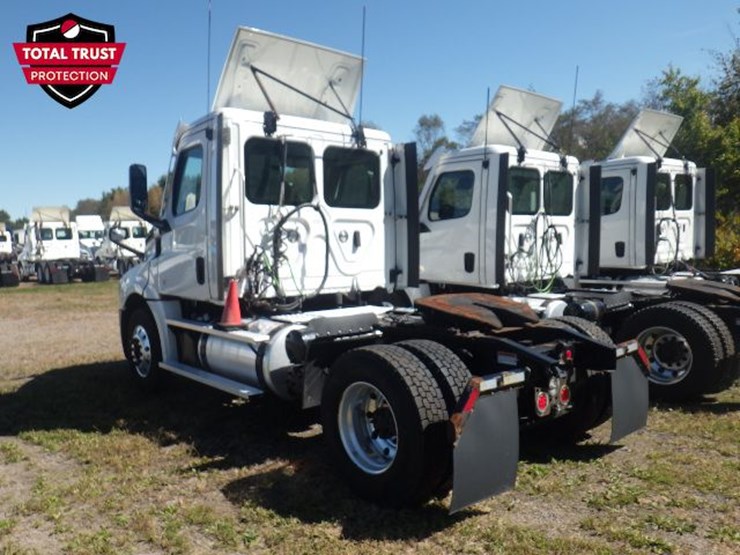 2022-freightliner-cascadia-126-image-12