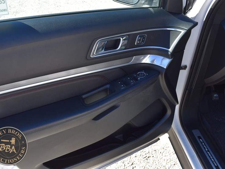 2018-ford-explorer-image-21
