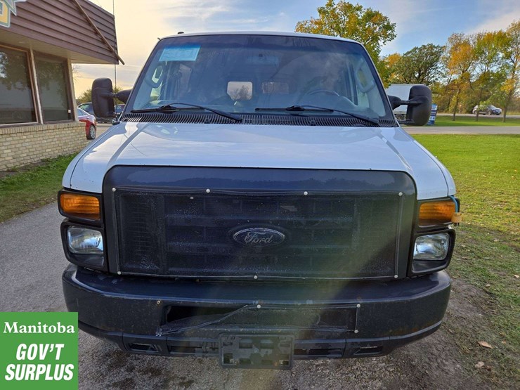 2013-ford-cargo-image-8