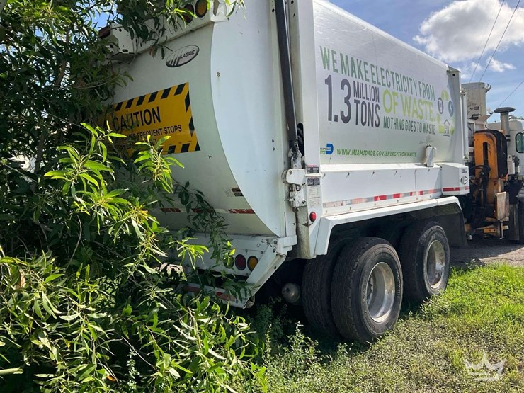2019-peterbilt-520-image-3
