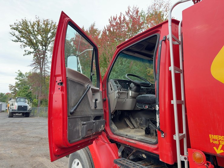 2001-sterling-l7500-image-18