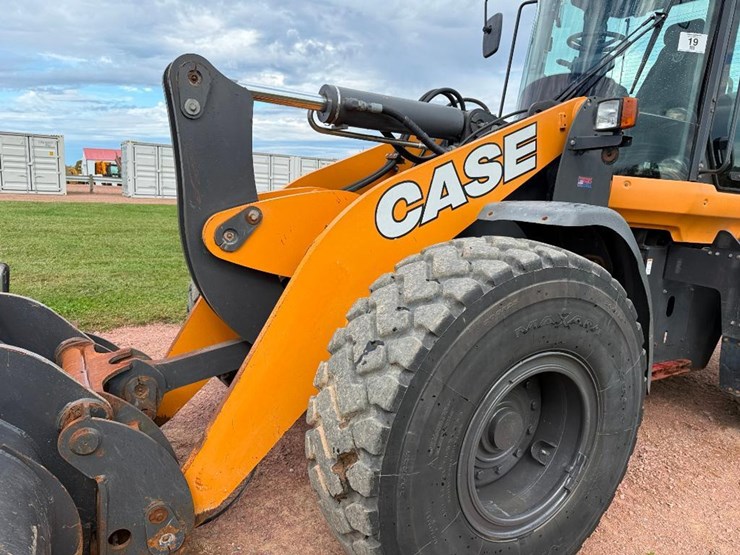 2019-case-721g-image-32
