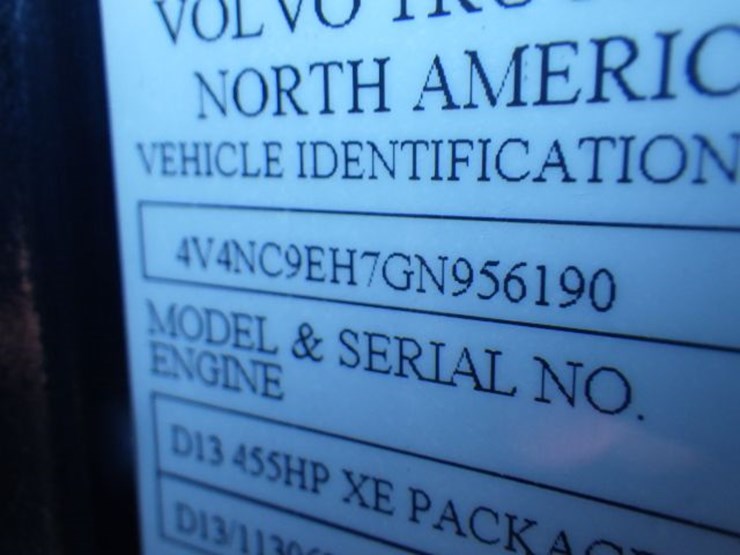 2016-volvo-vnl780-image-26