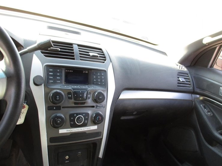 2015-ford-explorer-image-9
