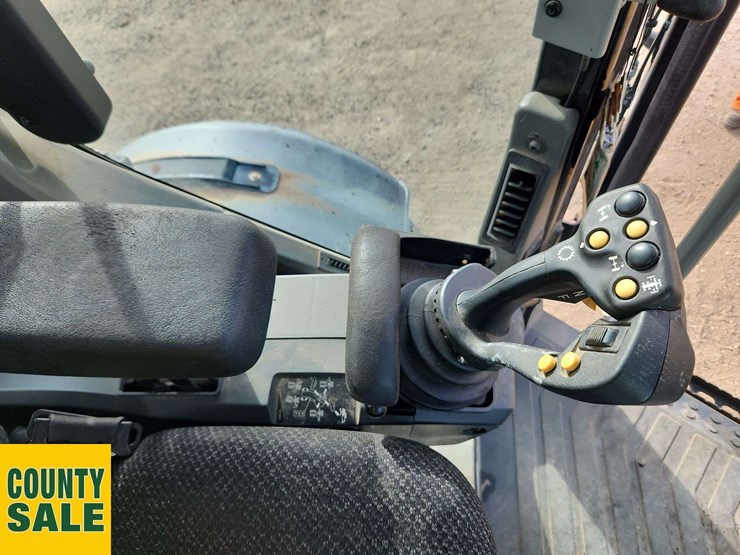 2015-caterpillar-140m-image-9