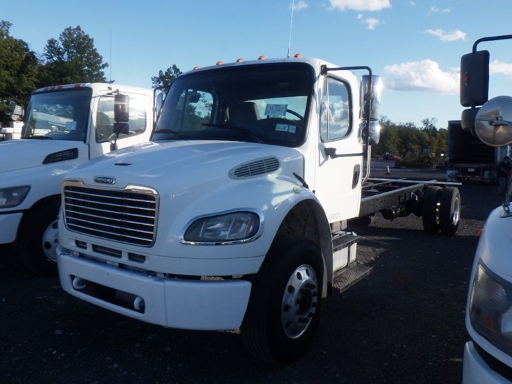 2018-freightliner-m2-106-image-1