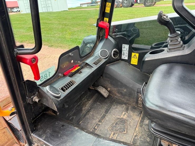 jcb-3ts-8t-image-33