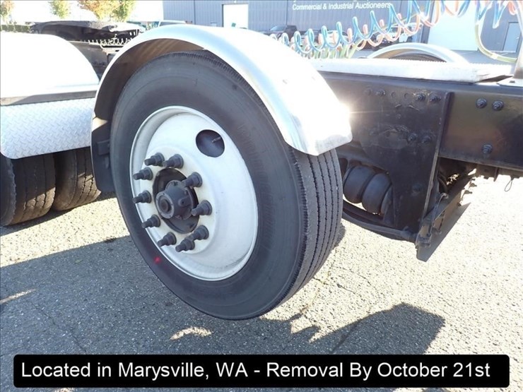 2019-peterbilt-567-image-32