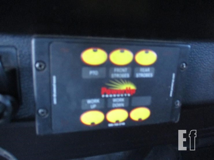 2012-hino-268-image-11