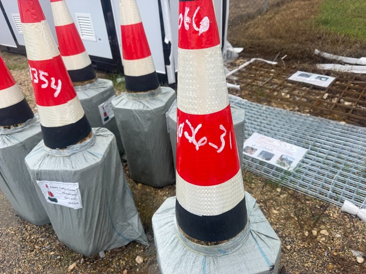 #8354-•-appears-unused-safety-traffic-cones-fluorescent-image-1