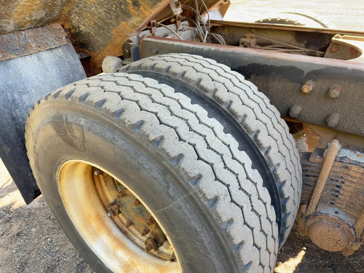 1996-mack-rd688s-image-24