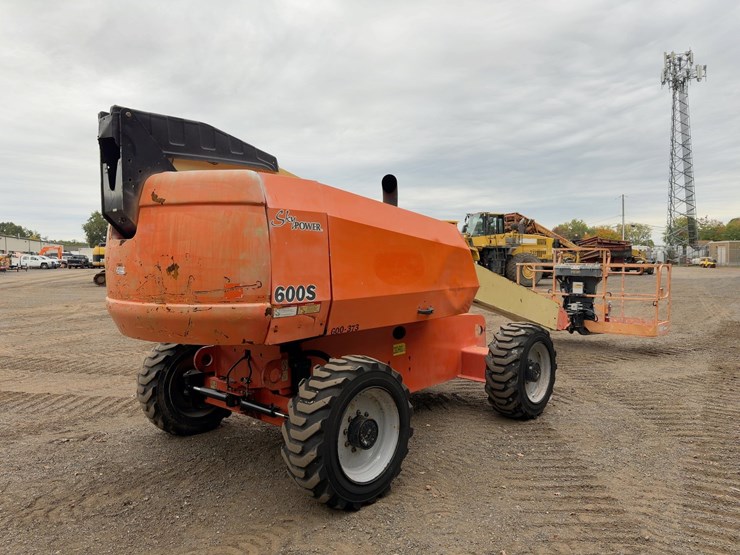 2016-jlg-600s-image-5