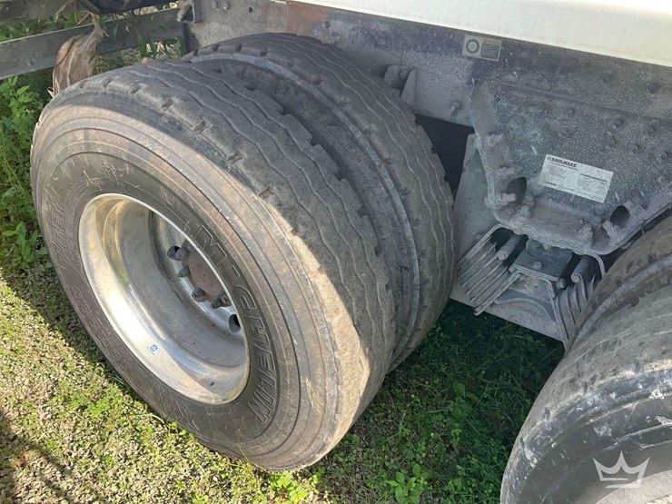 2019-peterbilt-520-image-21