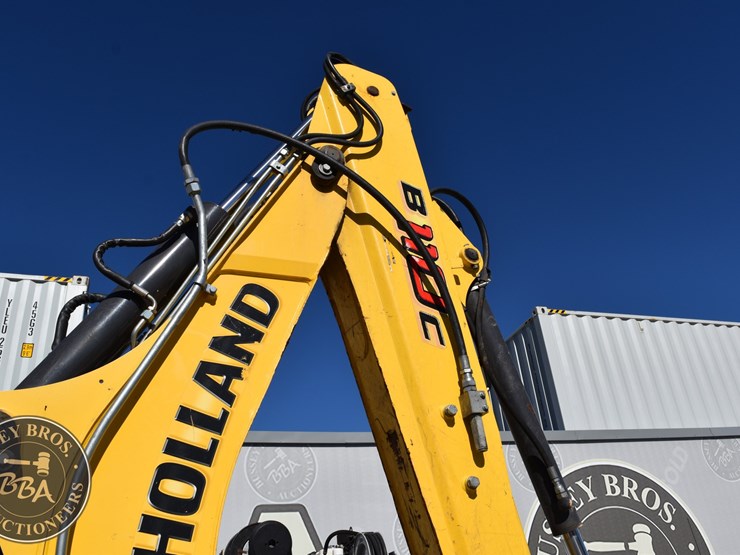 2013-new-holland-b110c-image-37