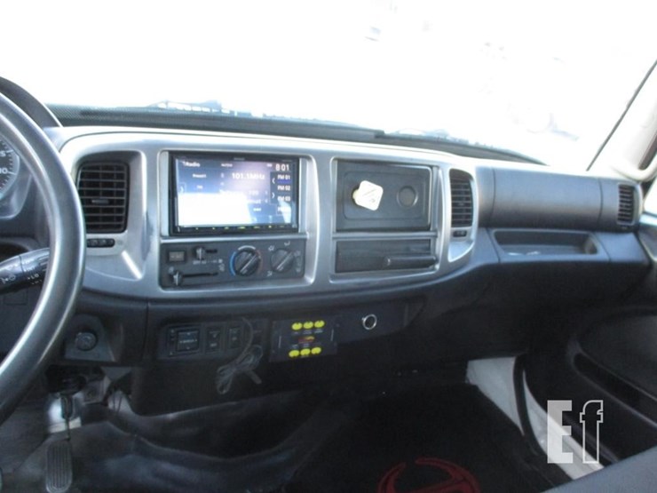 2012-hino-268-image-10
