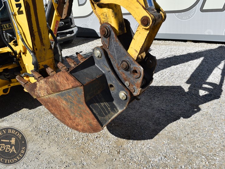 2013-new-holland-b110c-image-35