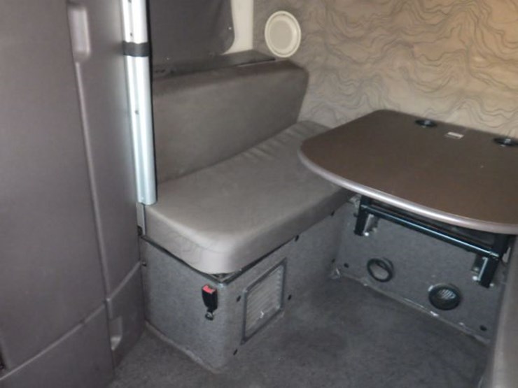 2016-volvo-vnl780-image-24