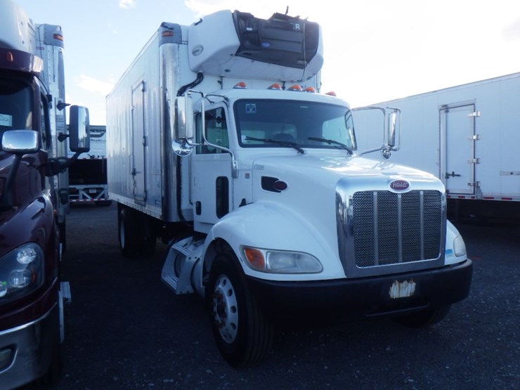2017-peterbilt-337-image-3