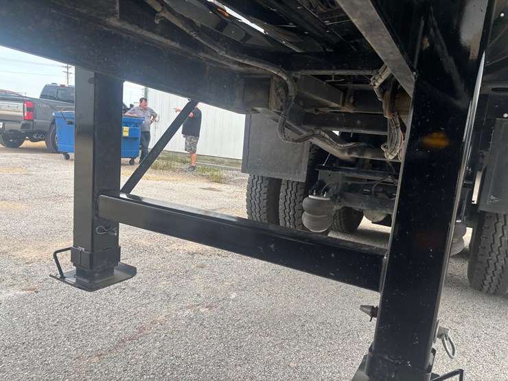 2025-axle-end-dump-image-30