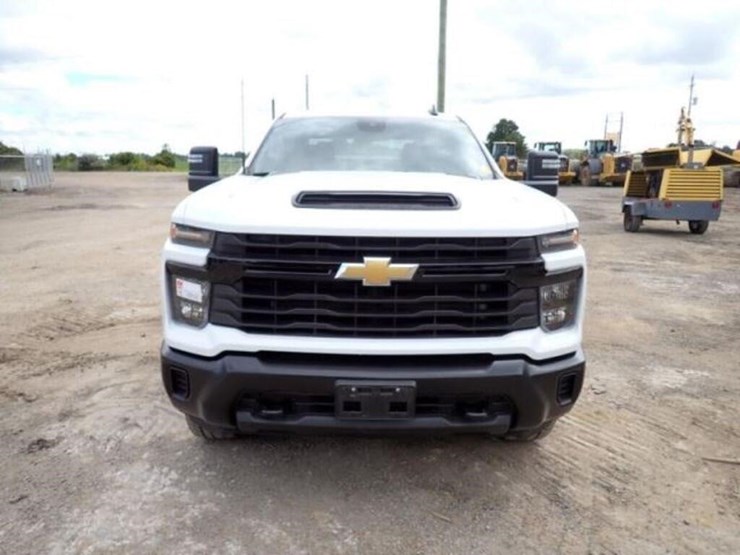 2024-chevrolet-silverado-3500hd-image-2
