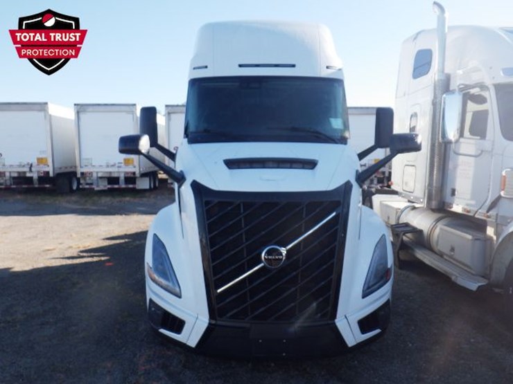 2025-volvo-vnl860-image-2