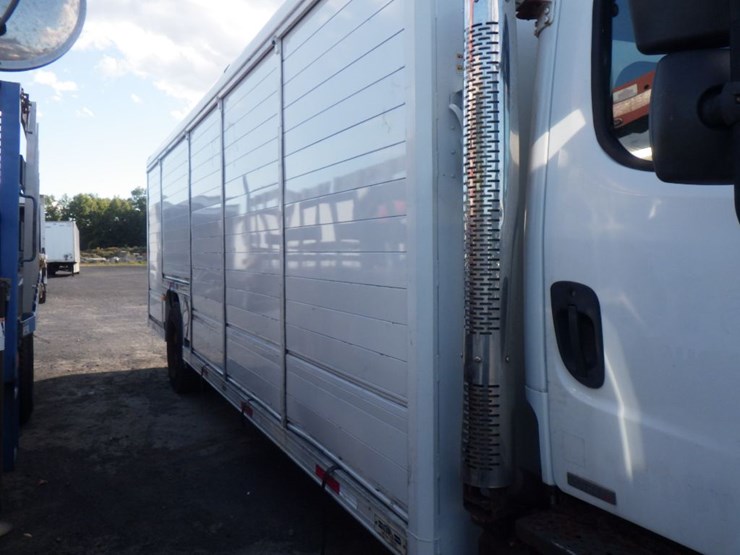 2012-freightliner-m2-106-image-5