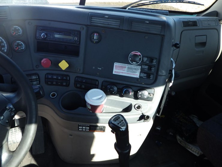 2017-freightliner-cascadia-116-image-19