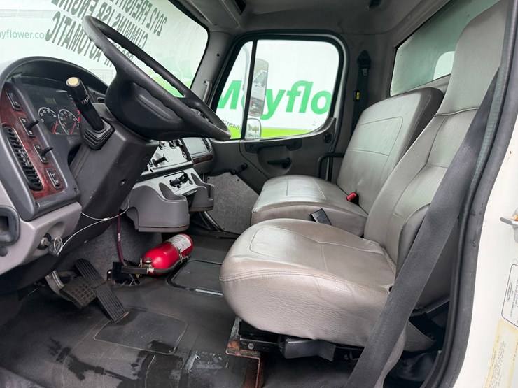 #1666-•-2012-freightliner-moving-box-truck-image-37