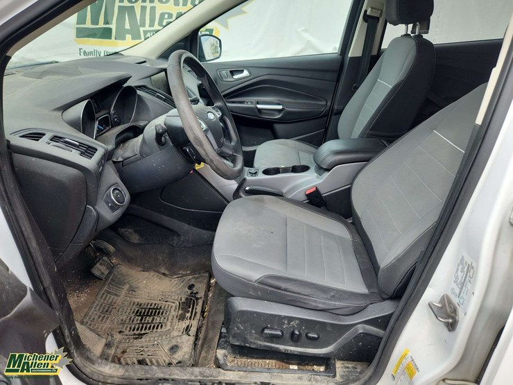 2015-ford-escape-se-image-13