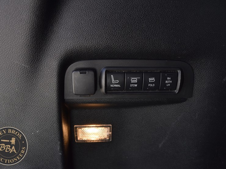 2018-ford-explorer-image-42