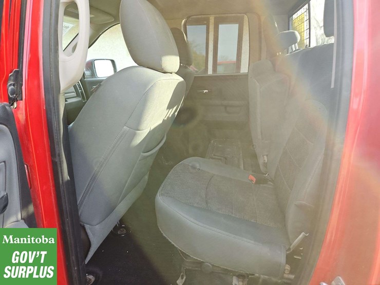 2015-dodge-1500-image-23