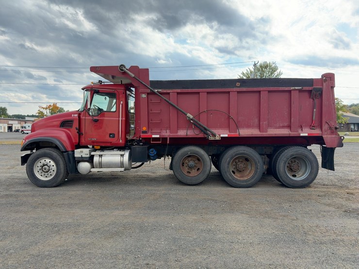 2005-mack-granite-cv713-image-2