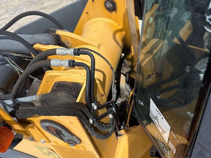 2017-deere-524k-image-23
