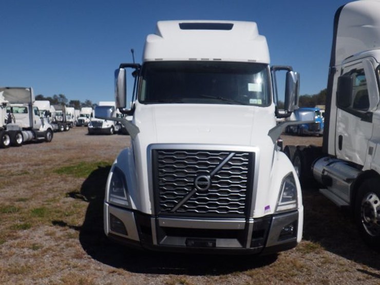 2021-volvo-vnl860-image-2