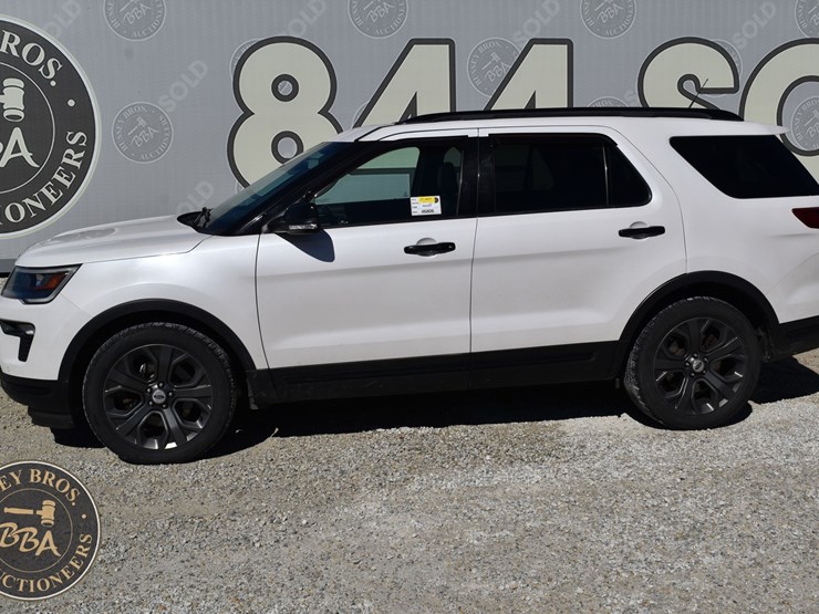 2018-ford-explorer-image-2