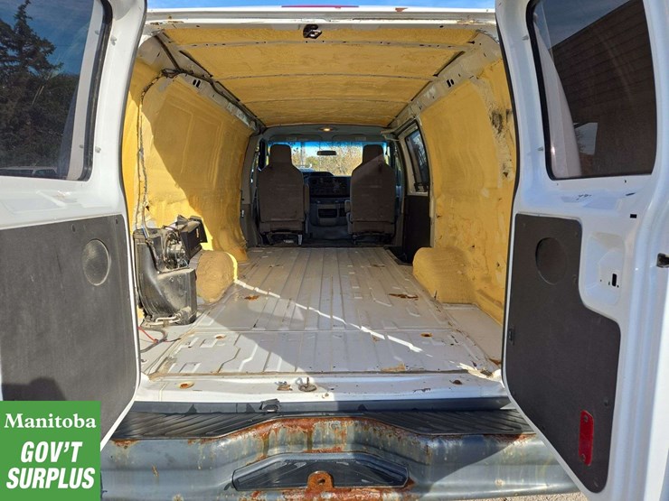 2013-ford-cargo-image-22