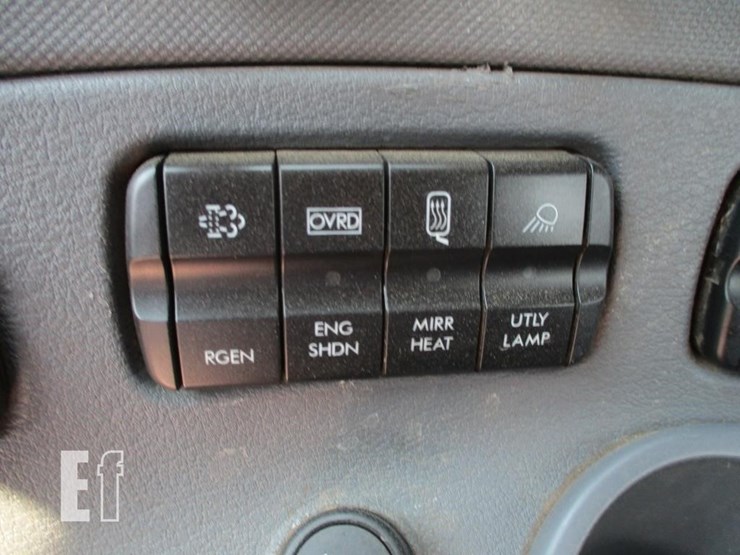 2012-freightliner-cascadia-113-image-13