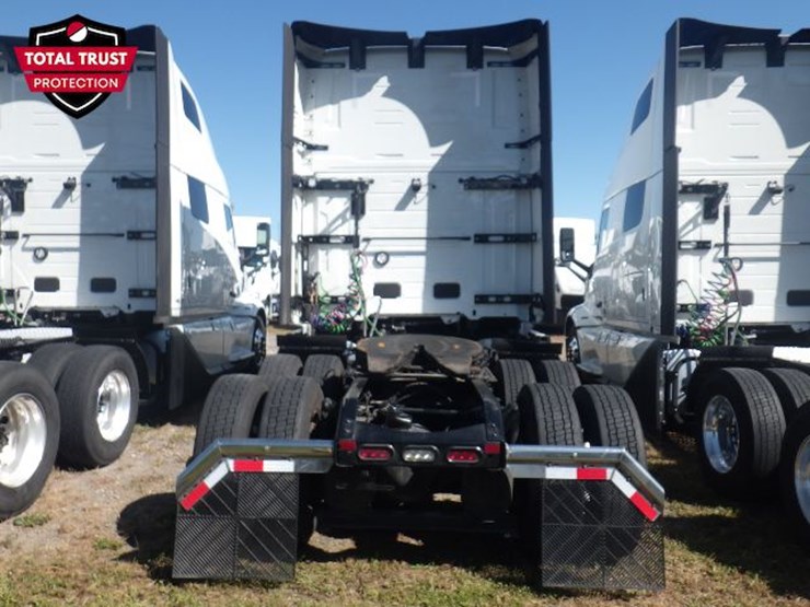 2025-volvo-vnl860-image-9