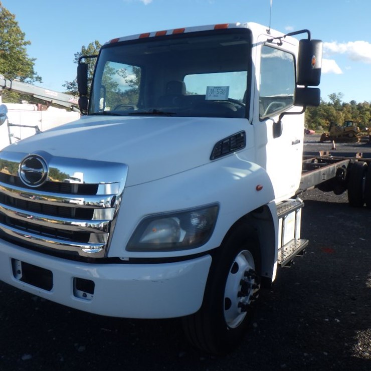 2017 HINO 338