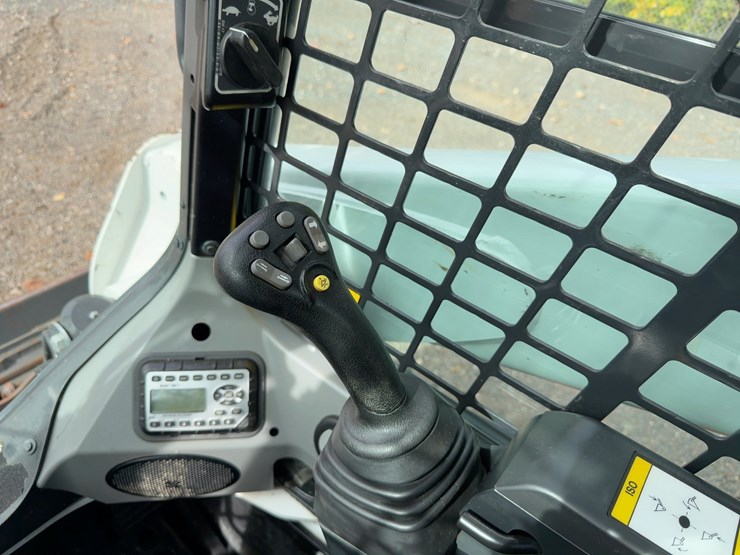 2023-bobcat-t650-image-22