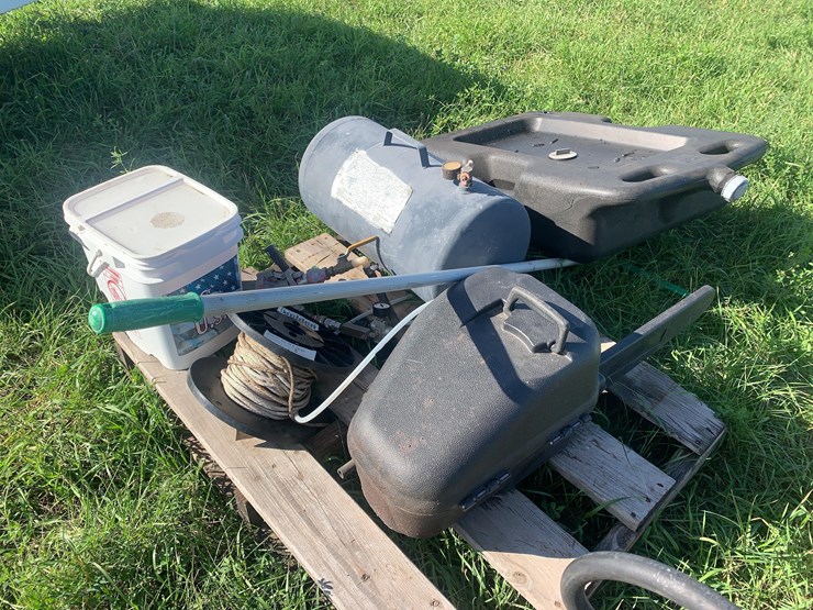 pallet-of-miscellaneous-items-image-1