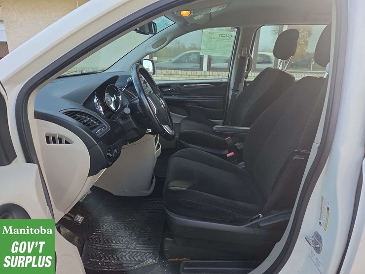 2012-dodge-grand-caravan-image-16