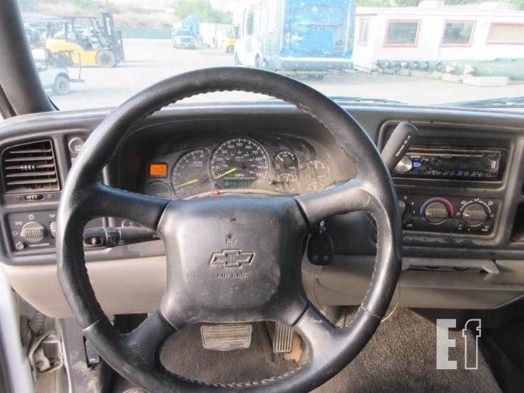 2001-chevrolet-tahoe-image-8