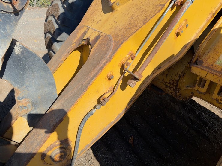 2010-caterpillar-930h-image-11